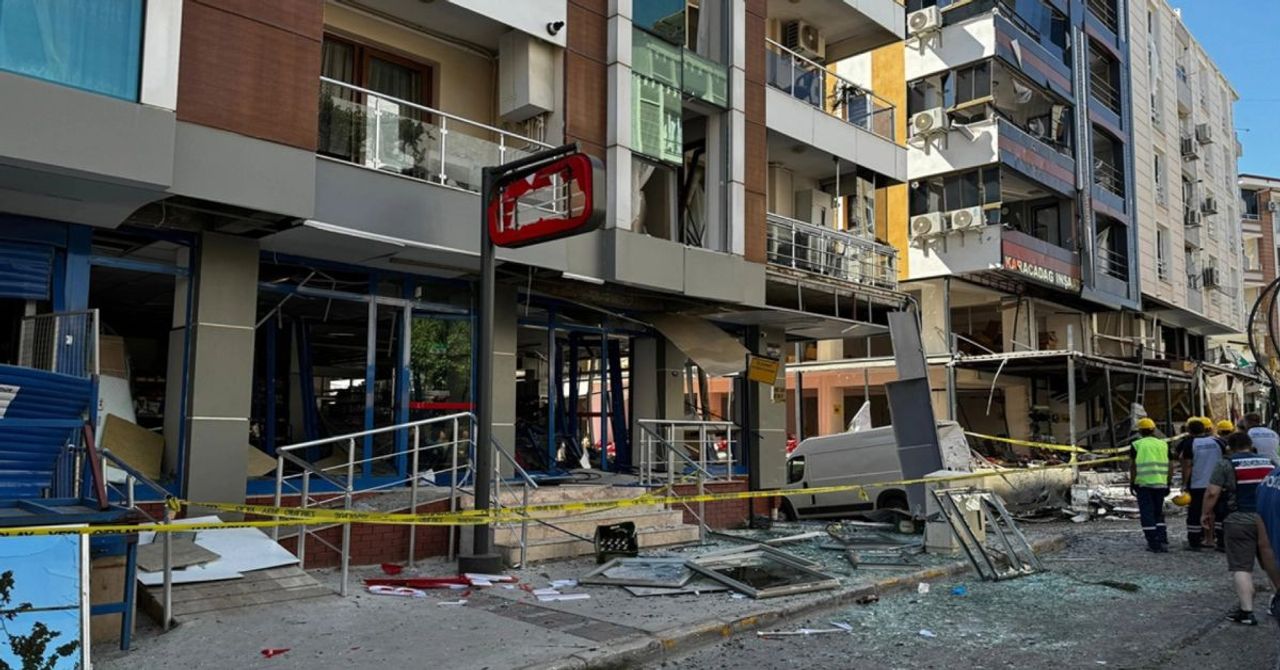 İzmir’de restoranda korkunç patlama: Çok sayıda ölü ve yaralı var İzmir’de restoranda korkunç patlama: Çok sayıda ölü ve yaralı var