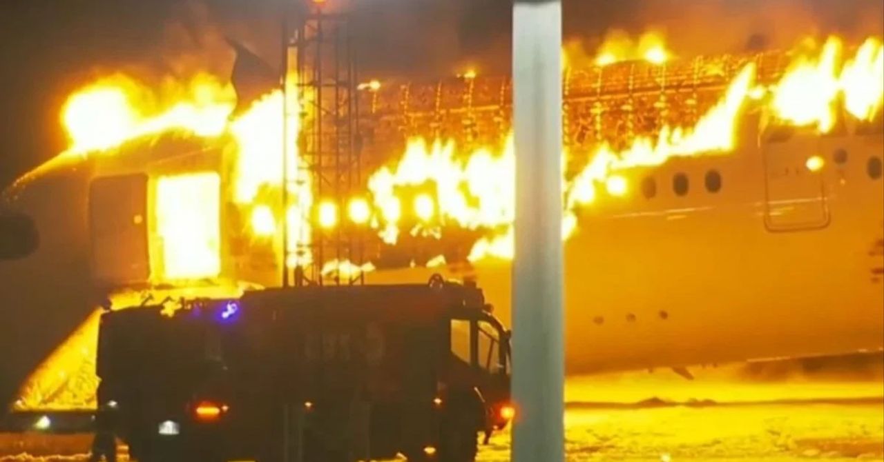 japonya da iki uçak çarpıştı japonya da iki uçak çarpıştı