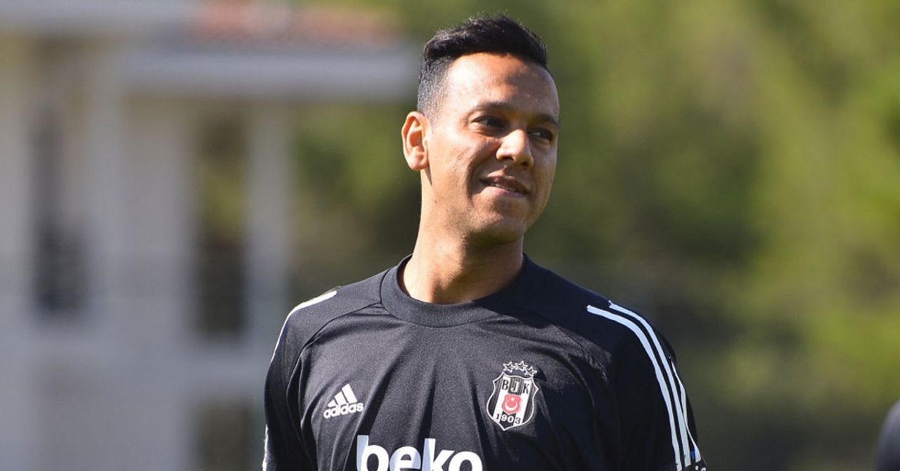 Josef de Souza taraftarlara seslendi. Josef de Souza taraftarlara seslendi.