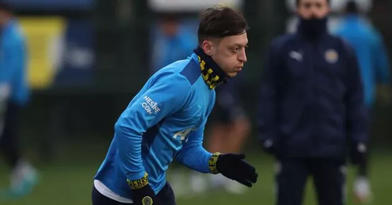 Mesut Özil, Trabzonspor derbisi öncesi takımla beraber çalışmaya başladı Mesut Özil, Trabzonspor derbisi öncesi takımla beraber çalışmaya başladı