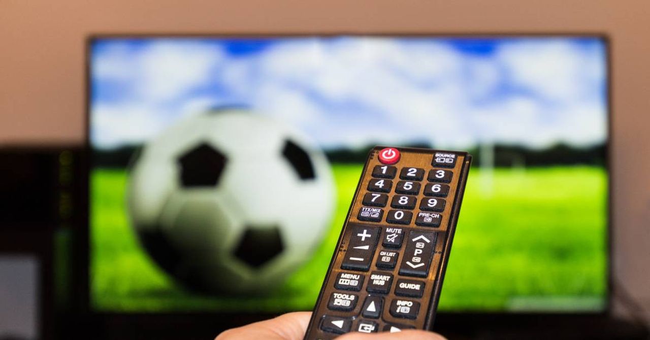 Kaçak yayın izleyenlere hapis cezası mı geliyor? 2024 IP TV kullanma cezası ne kadar? IP TV’den dizi, film ve maç izleyenlerle kötü haber Kaçak yayın izleyenlere hapis cezası mı geliyor? 2024 IP TV kullanma cezası ne kadar? IP TV’den dizi, film ve maç izleyenlerle kötü haber