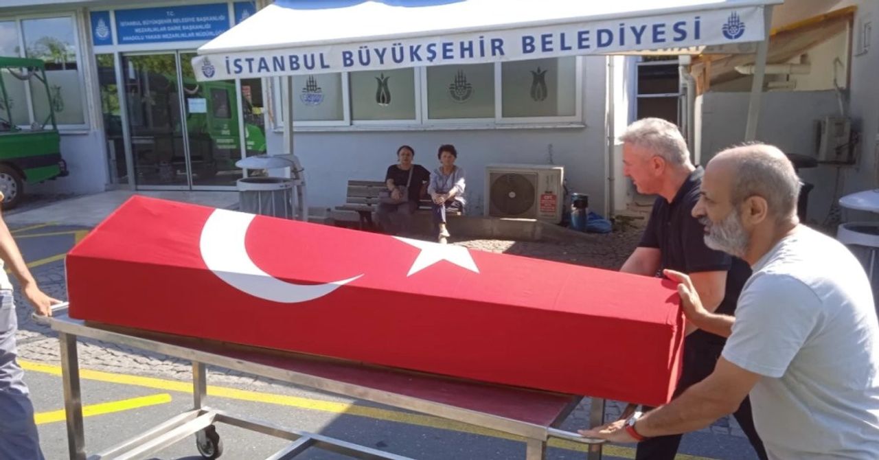 Kenan Işık’a son veda: Tabutun başında dakikalarca bekleyen kişi kim? Kenan Işık’a son veda: Tabutun başında dakikalarca bekleyen kişi kim?