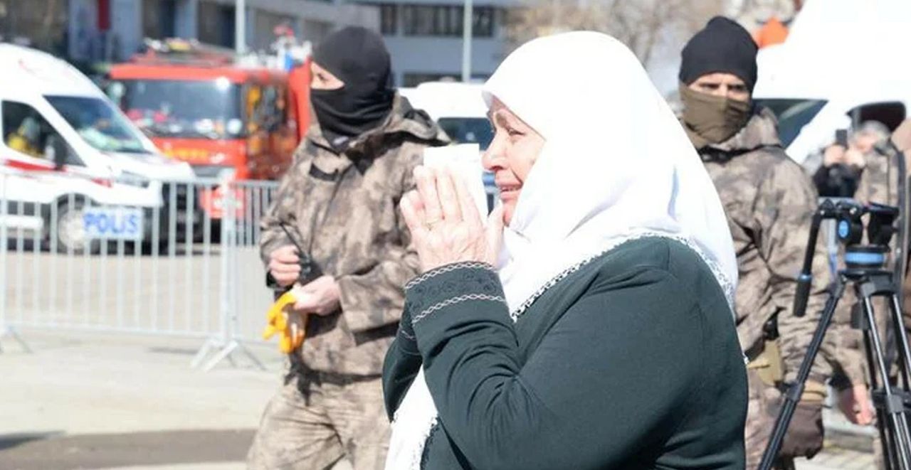Kendisini kurtaran polisle buluştu Kendisini kurtaran polisle buluştu