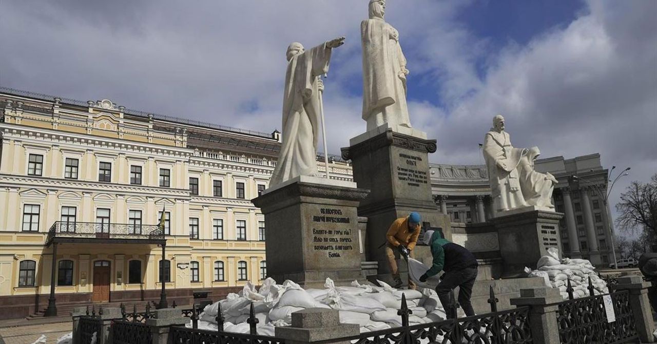 Kiev Prensesi Olga’nın Heykeli