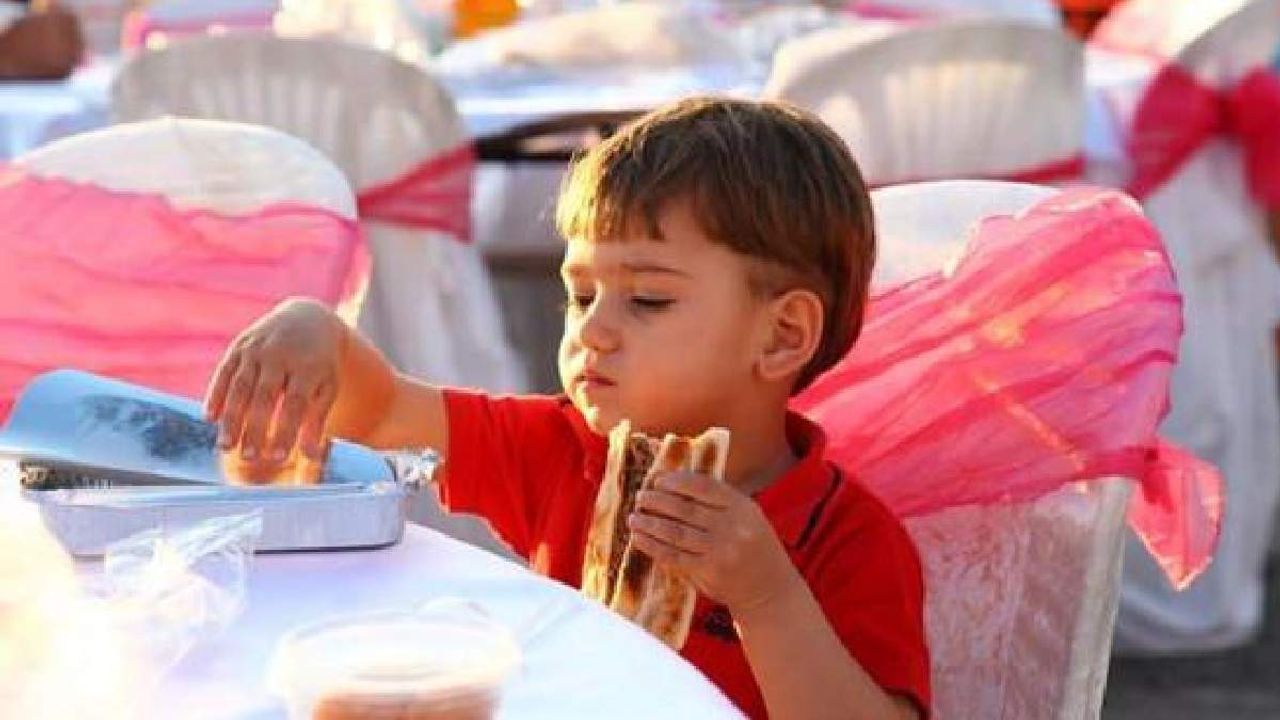 Kız ve erkek çocuklara oruç kaç yaşında farz olur Kız ve erkek çocuklara oruç kaç yaşında farz olur