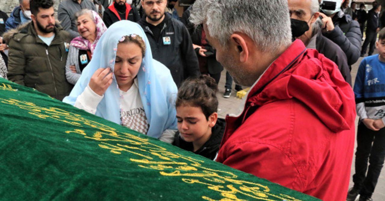 Köpekten kaçarken yaralanarak hayatını kaybeden küçük Mahra Köpekten kaçarken yaralanarak hayatını kaybeden küçük Mahra