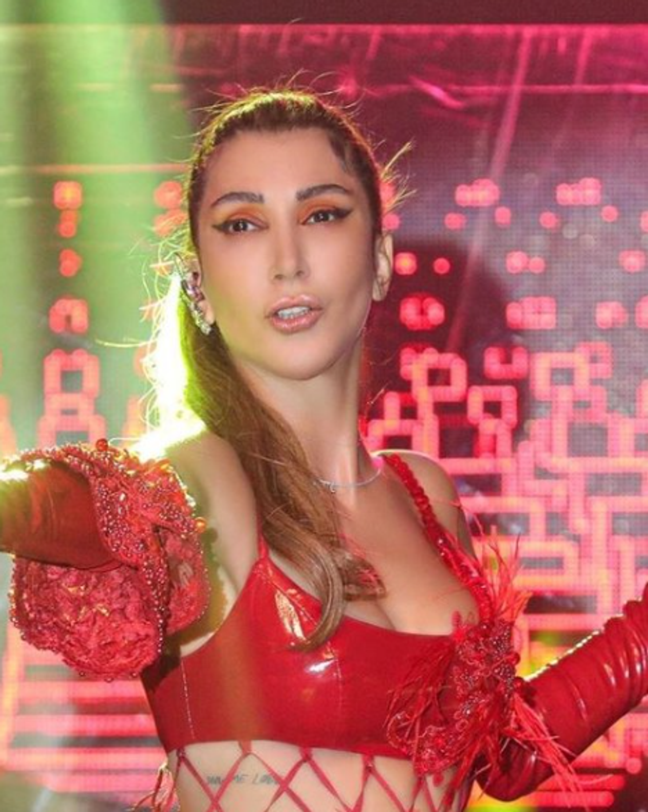 hande yener hande yener