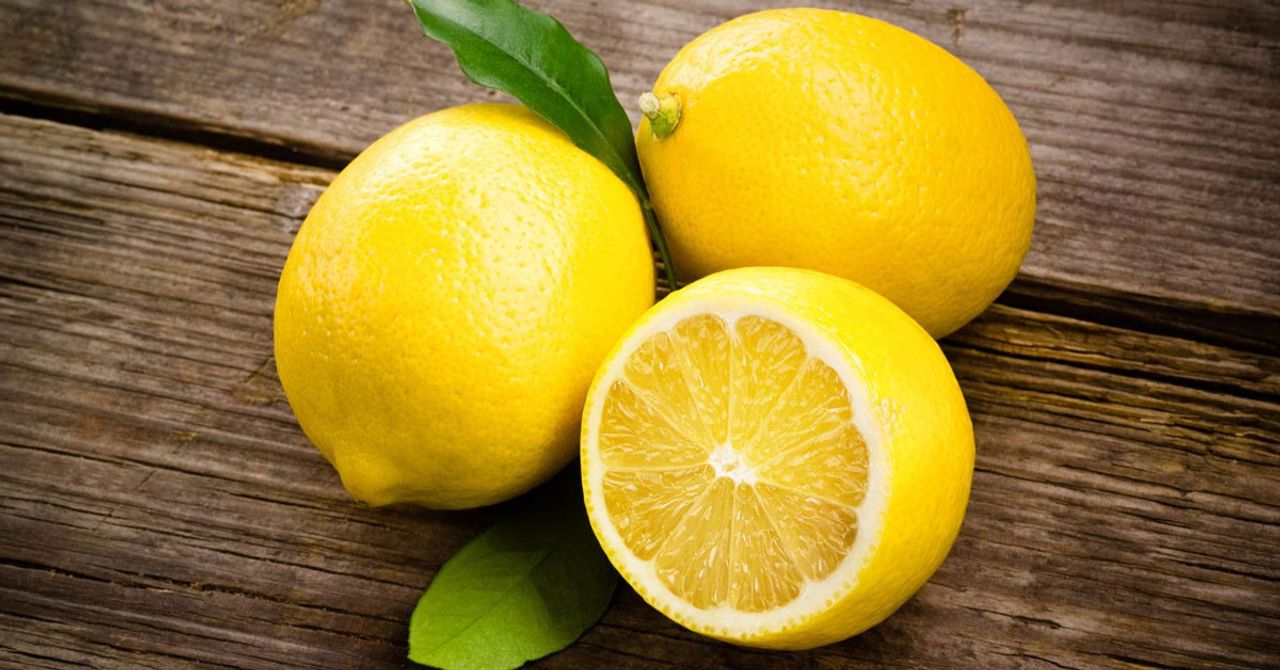 Limonu ağzı açık bir şekilde buzdolabına koymayın Limonu ağzı açık bir şekilde buzdolabına koymayın