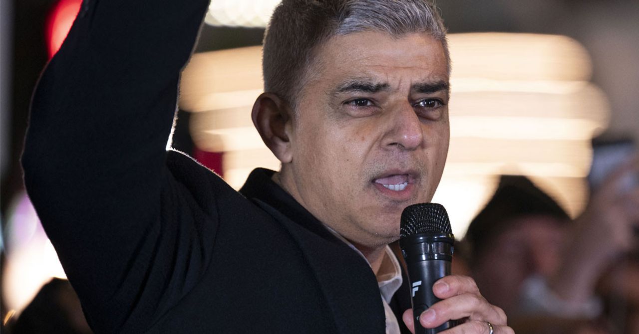 Londra sokakları ramazan için süslendi Londra sokakları ramazan için süslendi