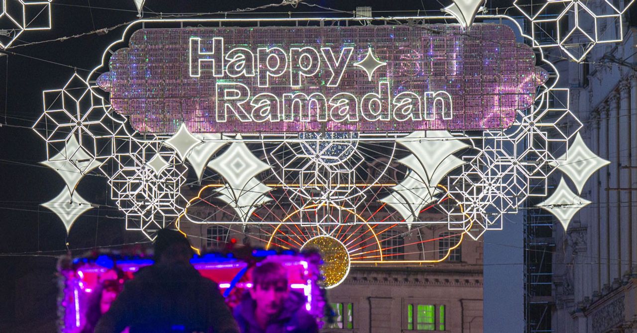 Londra sokakları ramazan için süslendi Londra sokakları ramazan için süslendi