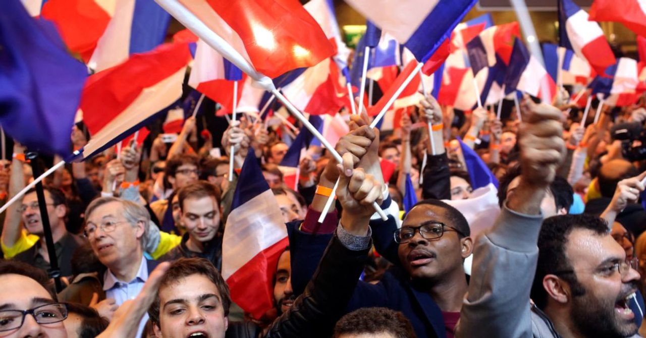 Macron, kendi sonunu kendisi getirdi: Fransa’da seçimleri aşırı sağcı parti kazandı Macron, kendi sonunu kendisi getirdi: Fransa’da seçimleri aşırı sağcı parti kazandı
