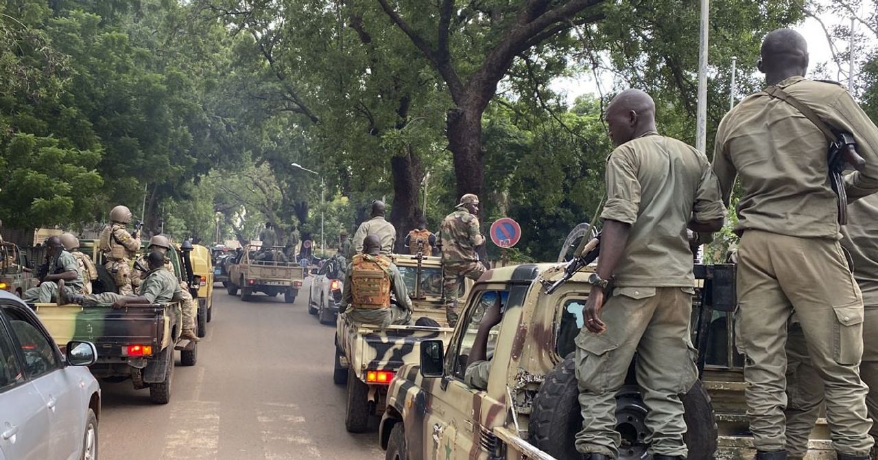 Mali’de jandarma okulunda katliam: En az 80 kişi öldü Mali’de jandarma okulunda katliam: En az 80 kişi öldü