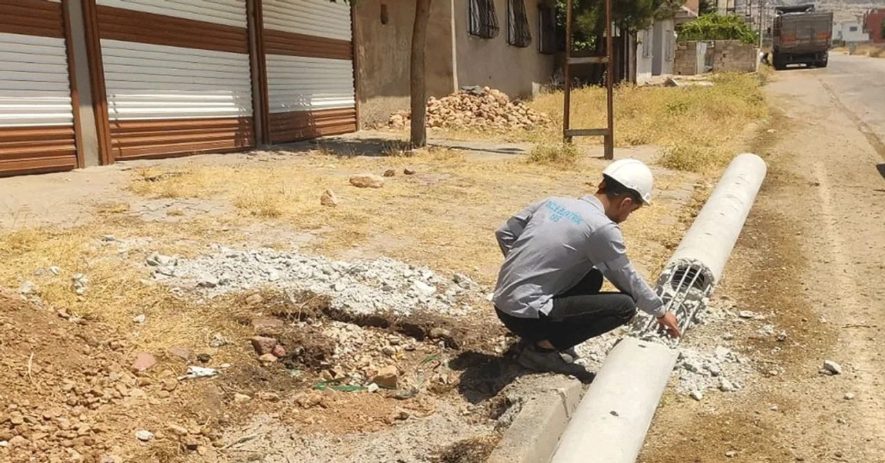 Mardin’de kaçak elektrik baskını: 97 trafoya el konuldu Mardin’de kaçak elektrik baskını: 97 trafoya el konuldu