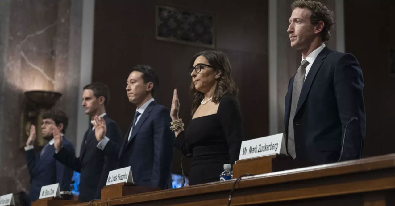 Mark zuckerberg özür diledi Mark zuckerberg özür diledi