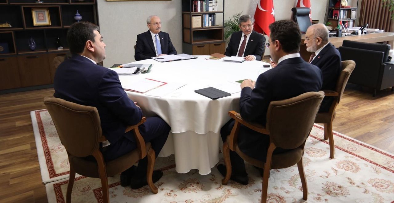 Masa kalktı Masa kalktı