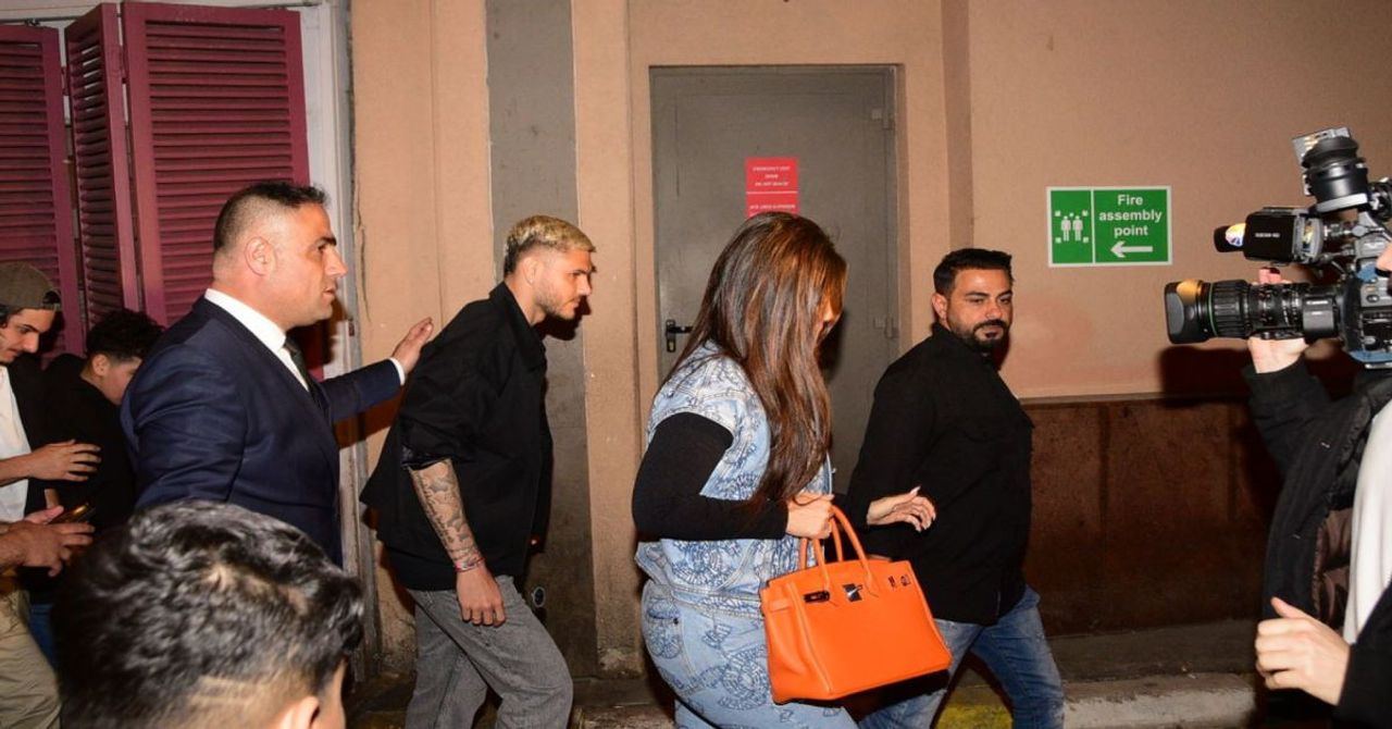 Mauro Icardi ve Wanda Nara İstanbul sokaklarında: Taraftarlardan sevgi seli Mauro Icardi ve Wanda Nara İstanbul sokaklarında: Taraftarlardan sevgi seli