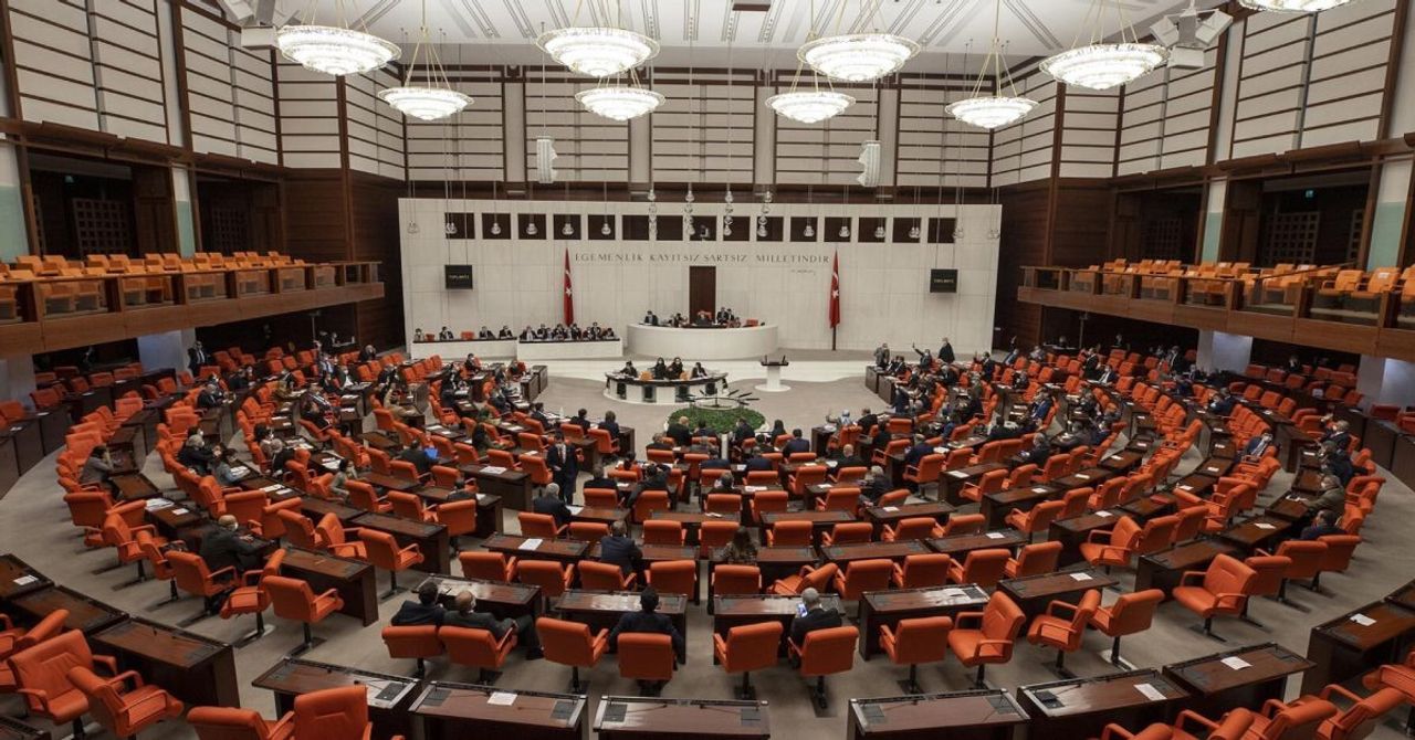 Meclis, bayram sonrasına hazırlanıyor: Gündemin ilk sırasında turizm ve enerji var Meclis, bayram sonrasına hazırlanıyor: Gündemin ilk sırasında turizm ve enerji var