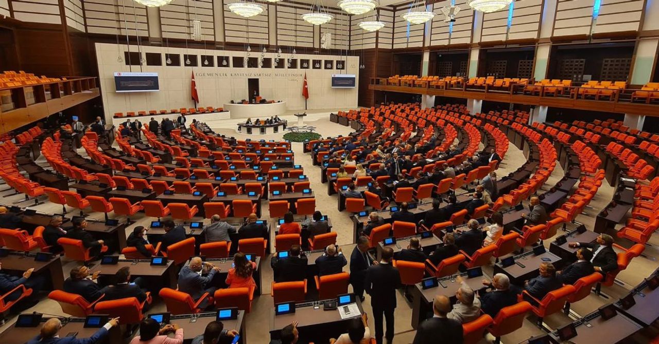 Meclis toplanıyor: Öğretmene şiddet ve fahiş fiyat için yoğun mesai harcanacak Meclis toplanıyor: Öğretmene şiddet ve fahiş fiyat için yoğun mesai harcanacak