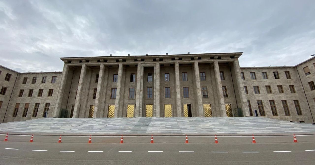 Meclis’te yeni döneme hazırlık: Genel Kurulu’na panik düğmesi konuldu Meclis’te yeni döneme hazırlık: Genel Kurulu’na panik düğmesi konuldu