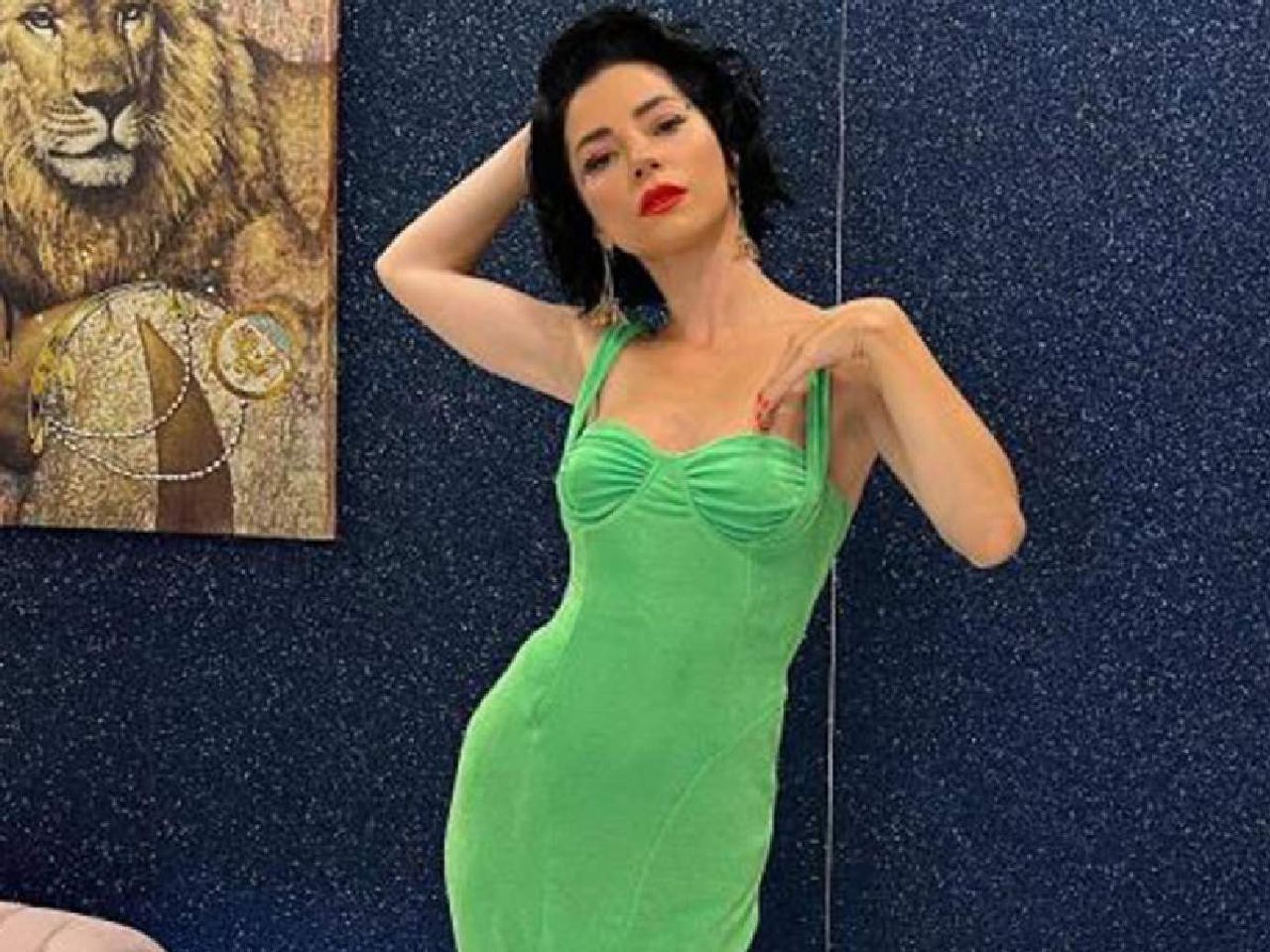 merve boluğur yeşil elbiseli paylaşım merve boluğur yeşil elbiseli paylaşım