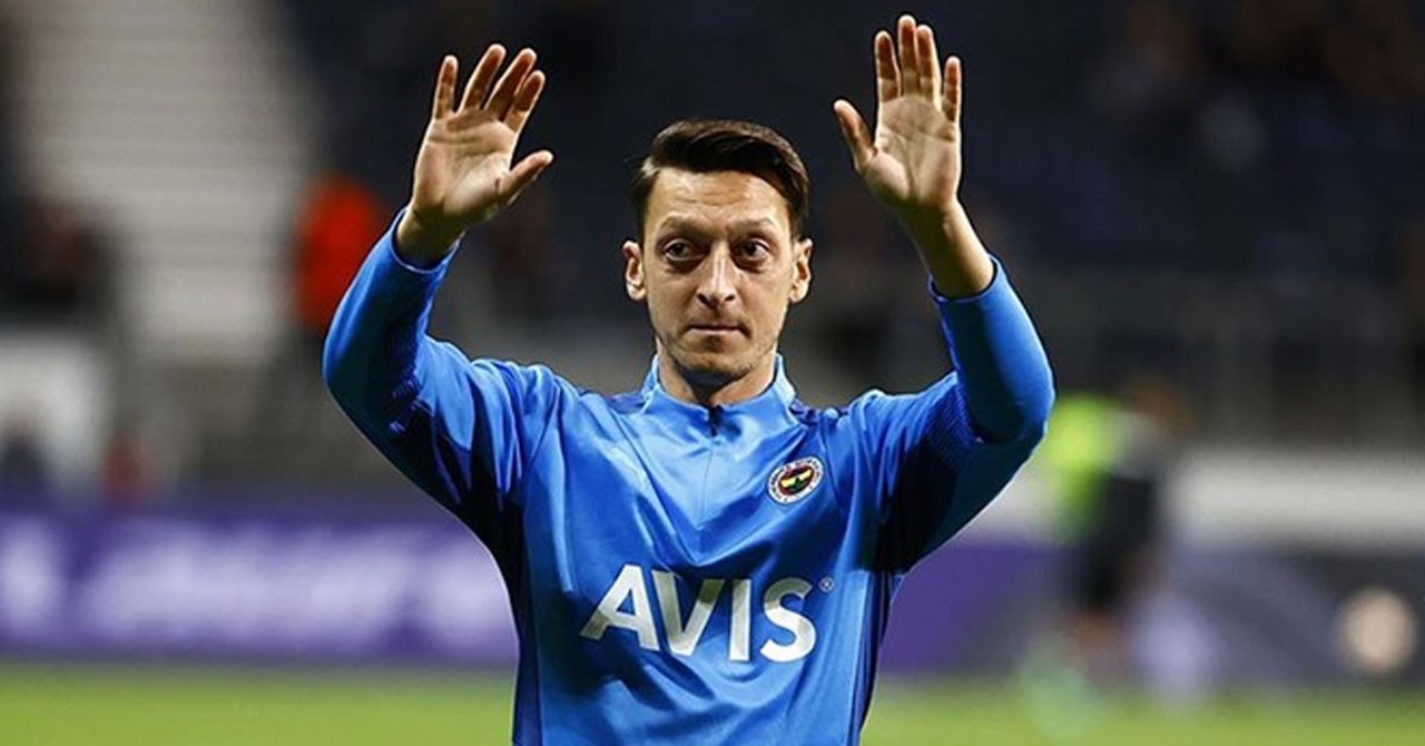 Mesut Özil kadro dışı kalma anlarını anlattı. Mesut Özil kadro dışı kalma anlarını anlattı.