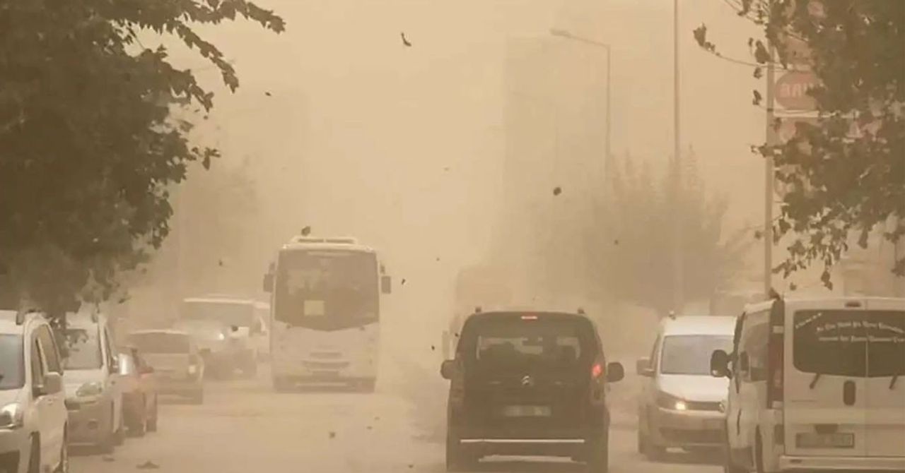 Meteoroloji Genel Müdürlüğü’nden çok çarpıcı bir uyarı geldi. İstanbul başta olmak üzere Marmara Bölgesi ve Ege Bölgesi’nde toz taşınımı ve sis beklendiğini açıkladı. Meteoroloji Genel Müdürlüğü’nden çok çarpıcı bir uyarı geldi. İstanbul başta olmak üzere Marmara Bölgesi ve Ege Bölgesi’nde toz taşınımı ve sis beklendiğini açıkladı.