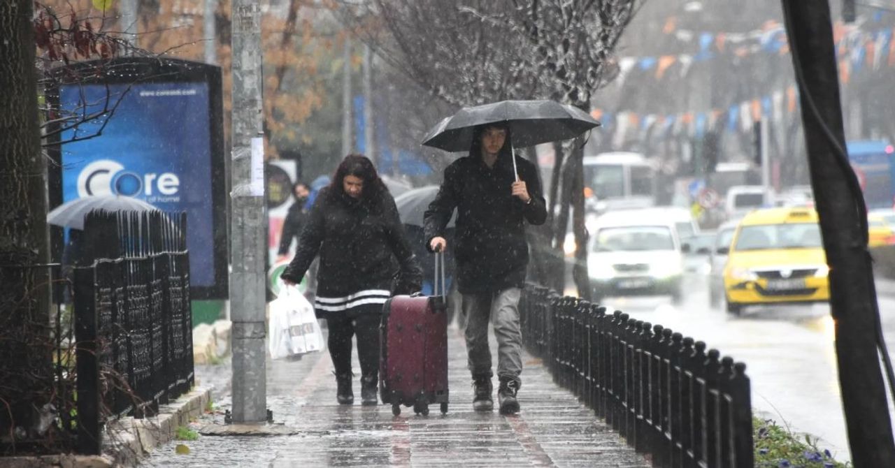 Meteoroloji kuvvetli yağış için saat verdi: 19 ile sarı kodlu uyarı yapıldı Meteoroloji kuvvetli yağış için saat verdi: 19 ile sarı kodlu uyarı yapıldı