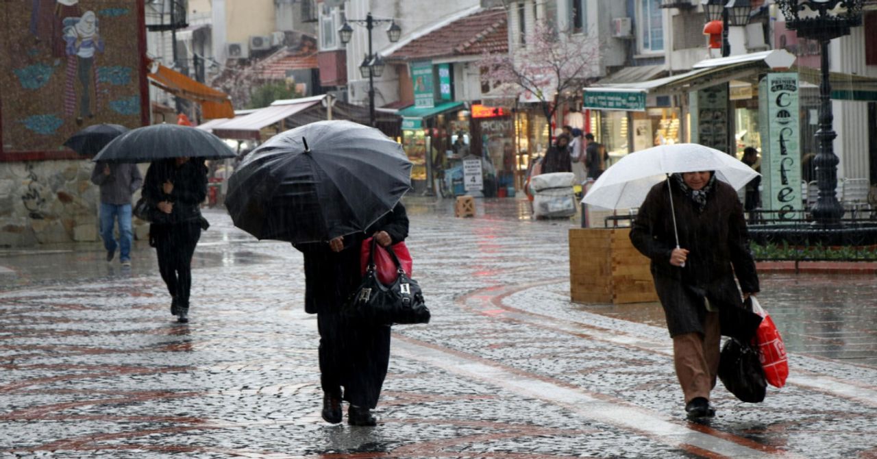 Meteoroloji kuvvetli yağış için saat verdi: O illere sarı kodlu uyarı Meteoroloji kuvvetli yağış için saat verdi: O illere sarı kodlu uyarı