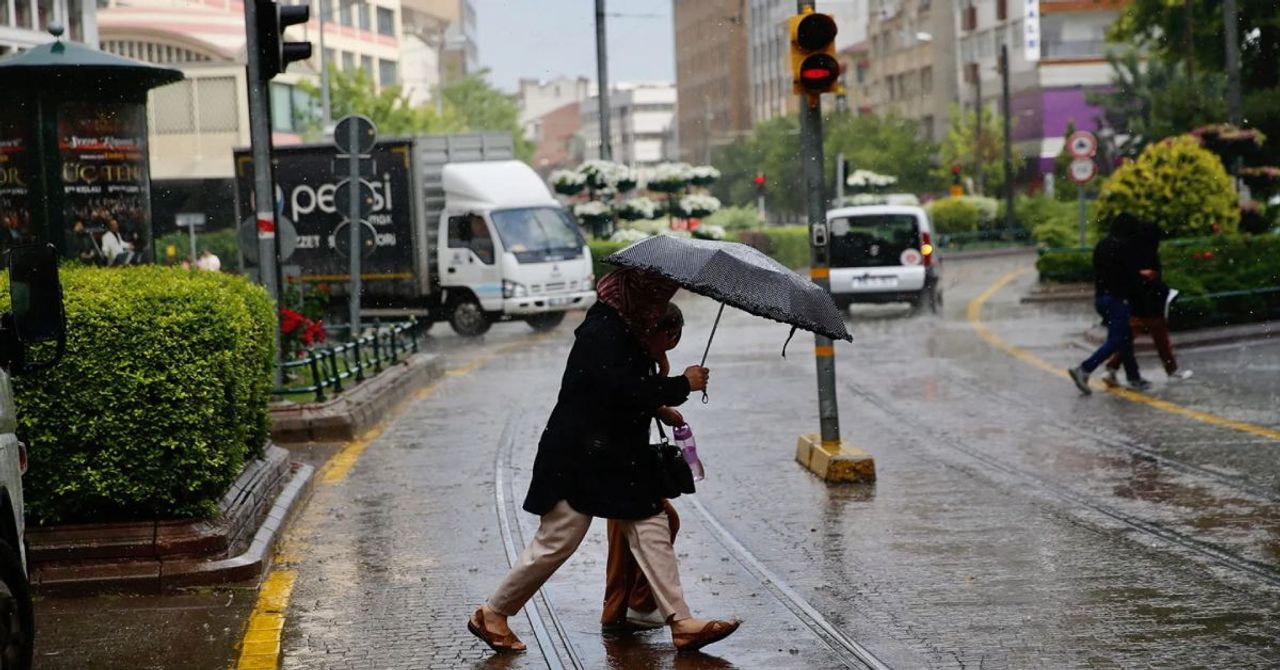 Meteoroloji saat vererek uyardı: Gök gürültülü sağanak yağış geliyor