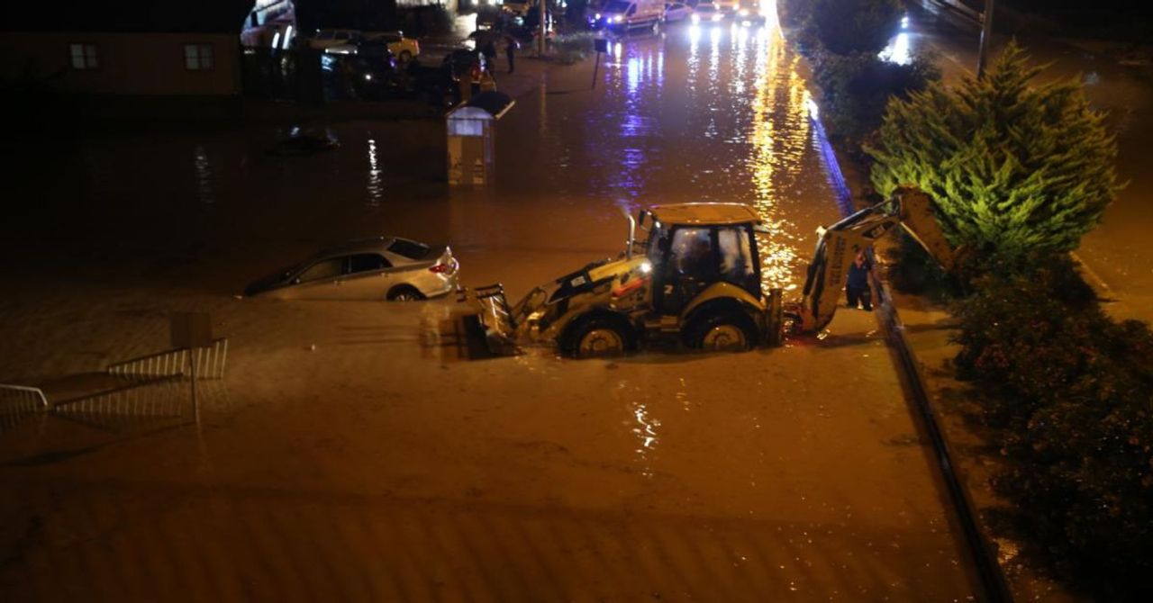 Meteoroloji turuncu kodla uyarmıştı: Hatay’da sağanak yağış etkili oldu Meteoroloji turuncu kodla uyarmıştı: Hatay’da sağanak yağış etkili oldu