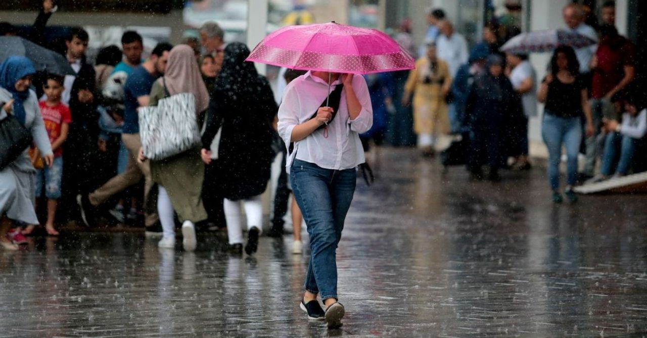 Meteoroloji’den arefe uyarısı: 15 ilde kuvvetli sağanak yağış etkili olacak Meteoroloji’den arefe uyarısı: 15 ilde kuvvetli sağanak yağış etkili olacak