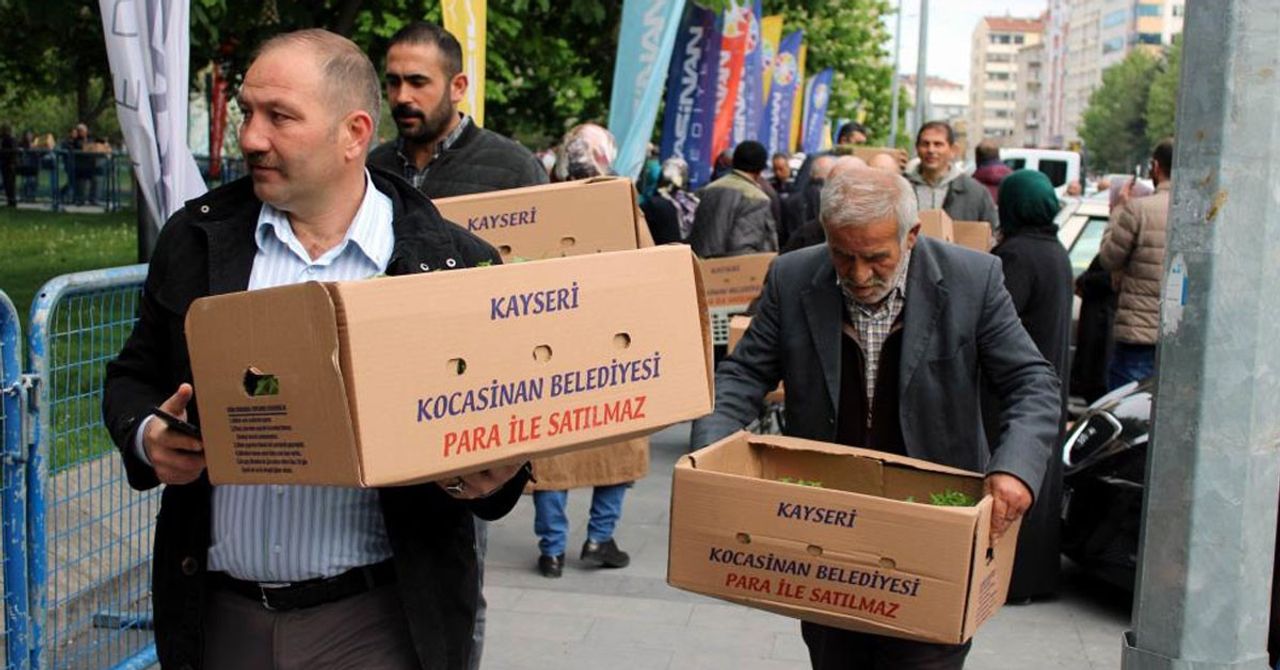Metrelerce Kuyruk Oluştu! Metrelerce Kuyruk Oluştu!
