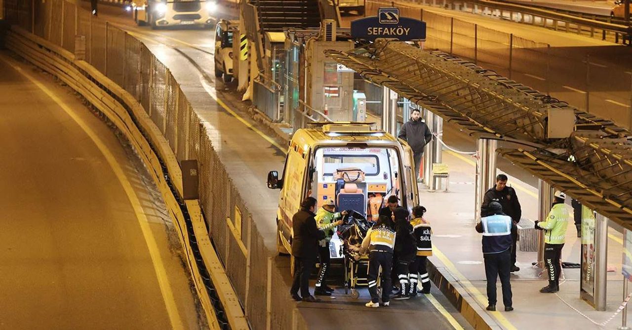Metrobüs Altında Kaldı Metrobüs Altında Kaldı
