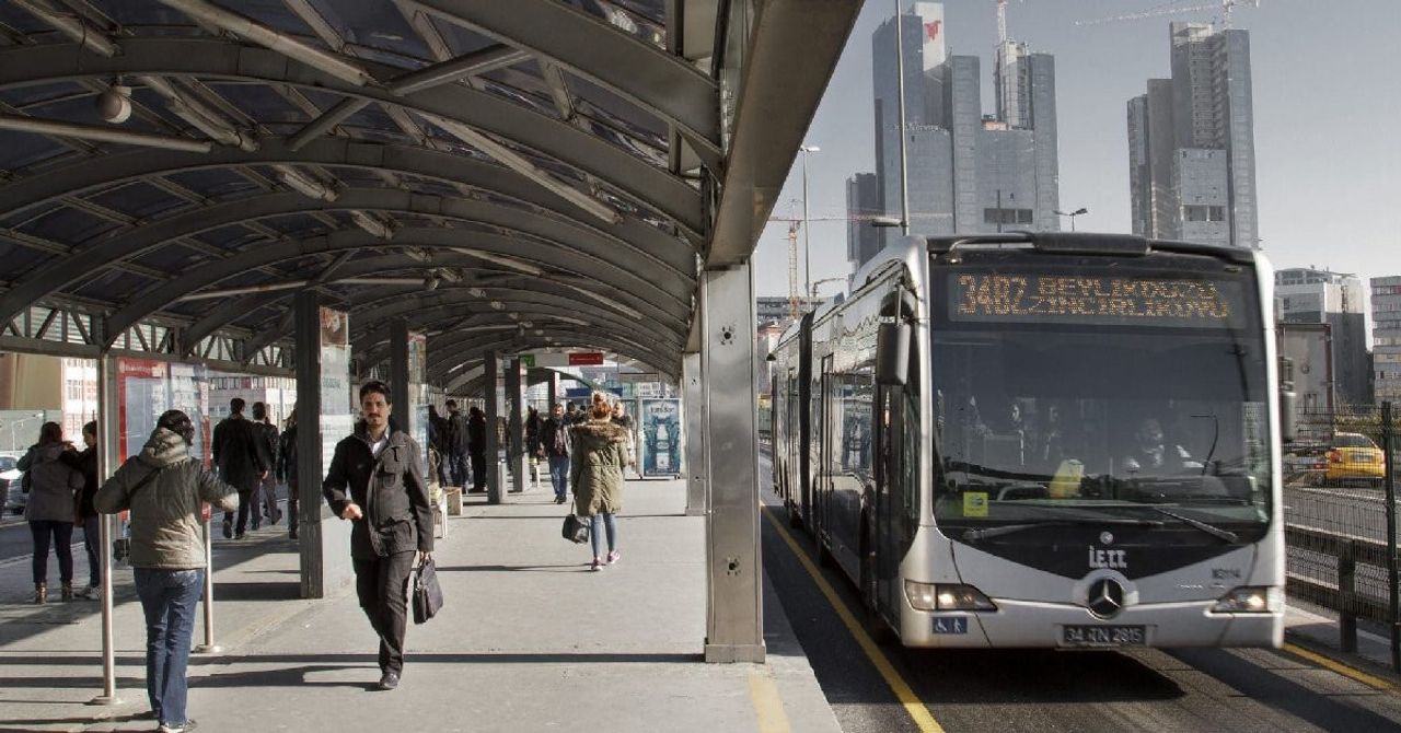 Metrobüse binecekler dikkat: İBB o durakları kapattı Metrobüse binecekler dikkat: İBB o durakları kapattı