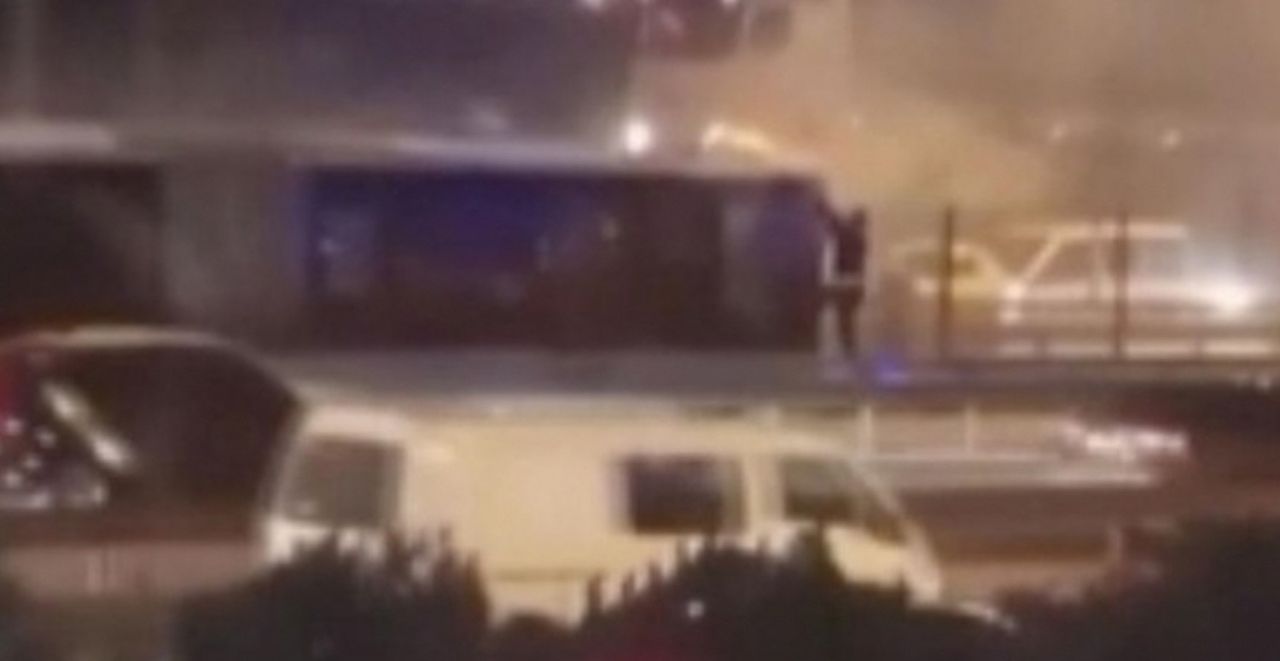 Metrobüste korkutan yangın Metrobüste korkutan yangın