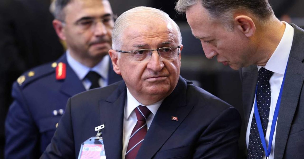 Milli Savunma Bakanı Yaşar Güler Milli Savunma Bakanı Yaşar Güler