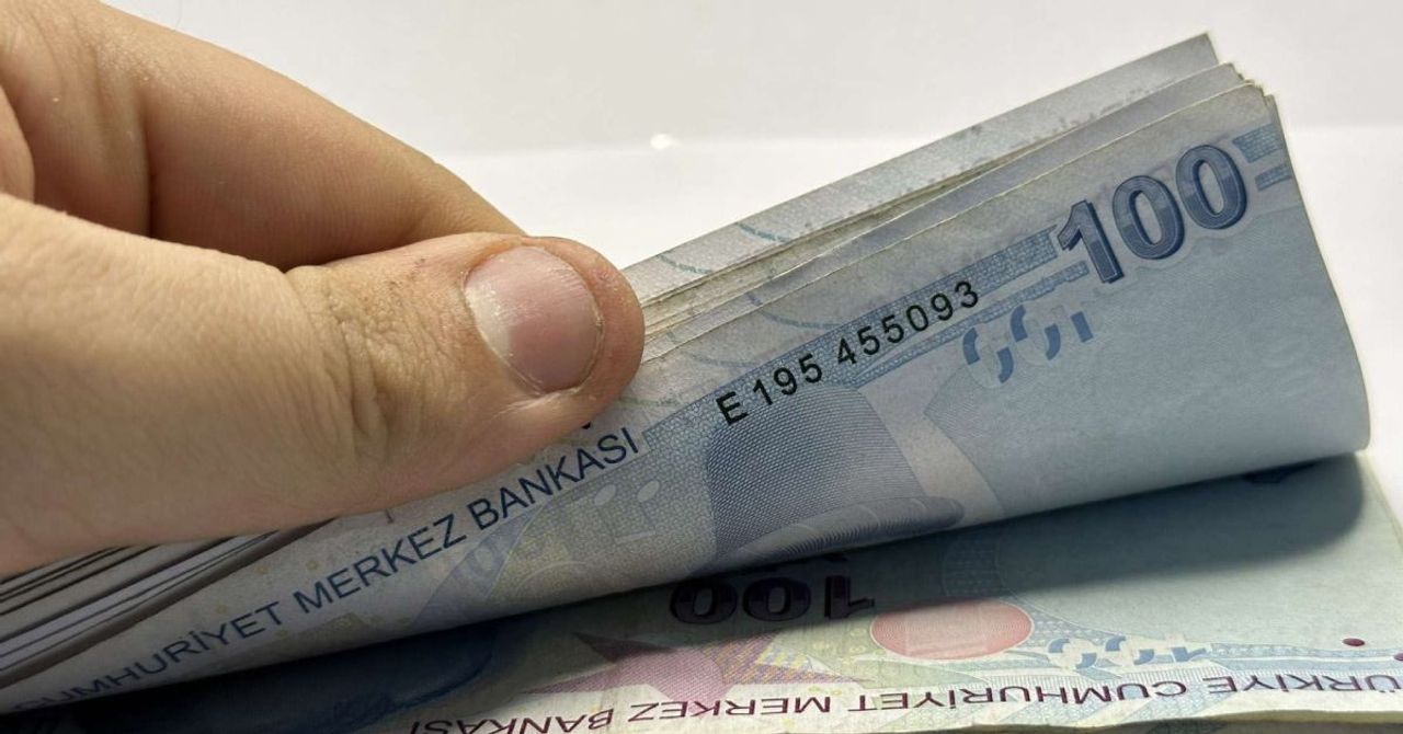 Milyonlarca kişiyi ilgilendiren gelişme: Emekli bayram ikramiyesi bugün hesaplara yatıyor Milyonlarca kişiyi ilgilendiren gelişme: Emekli bayram ikramiyesi bugün hesaplara yatıyor