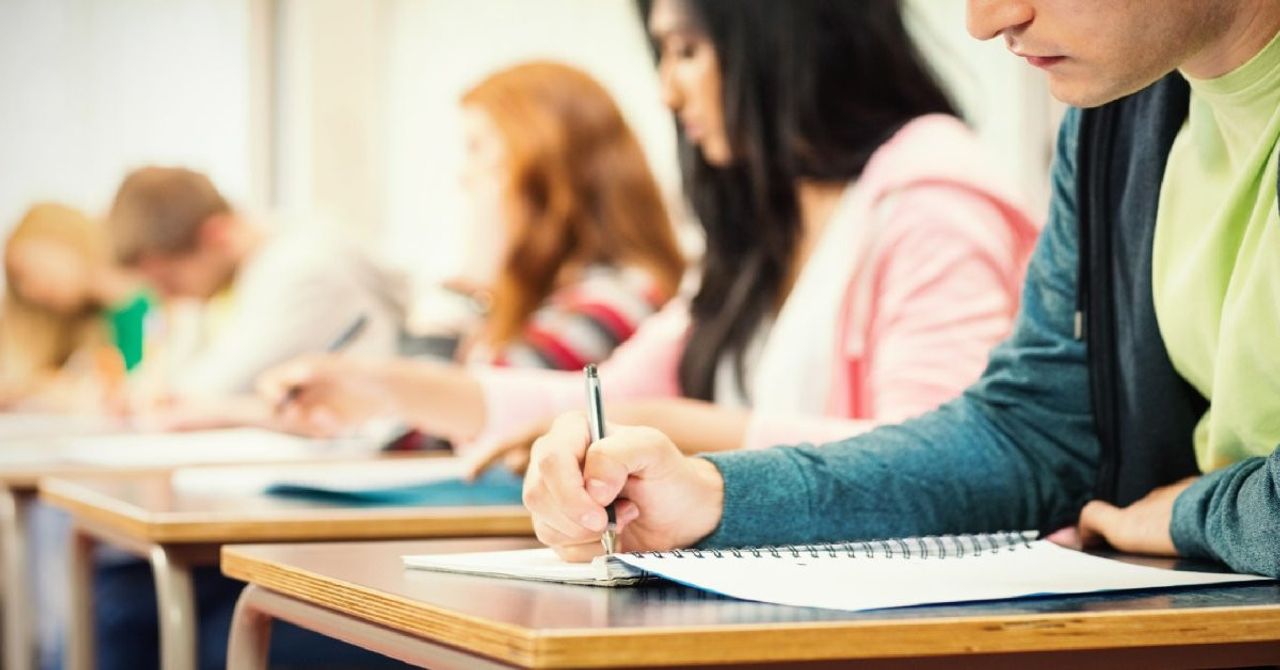 Milyonlarca öğrenciyi ilgilendiriyor: Açık liseye geçiş kuralları değişti Milyonlarca öğrenciyi ilgilendiriyor: Açık liseye geçiş kuralları değişti