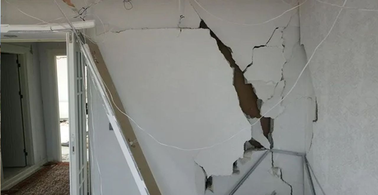 Milyonluk ev kağıt gibi dağıldı Milyonluk ev kağıt gibi dağıldı