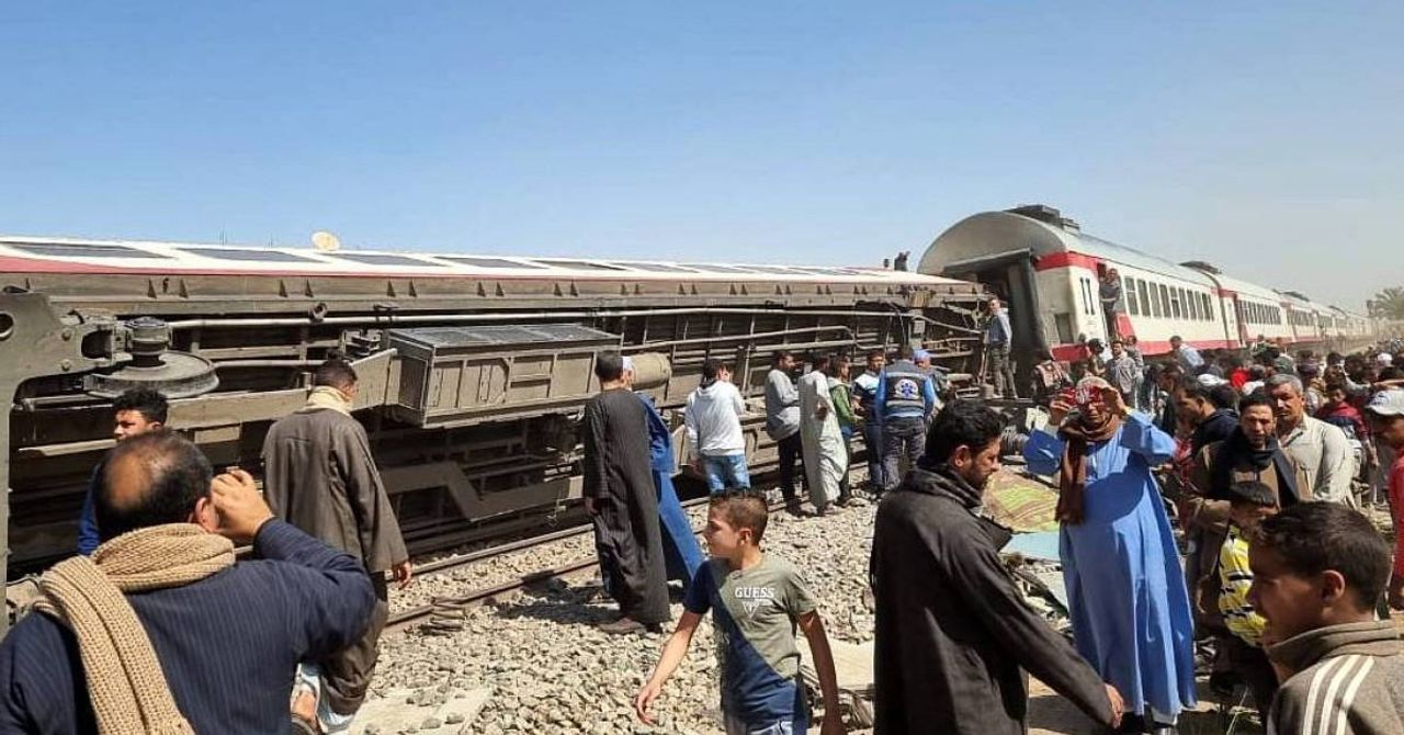 Mısır’da iki tren çarpıştı: 2 ölü, 29 yaralı Mısır’da iki tren çarpıştı: 2 ölü, 29 yaralı