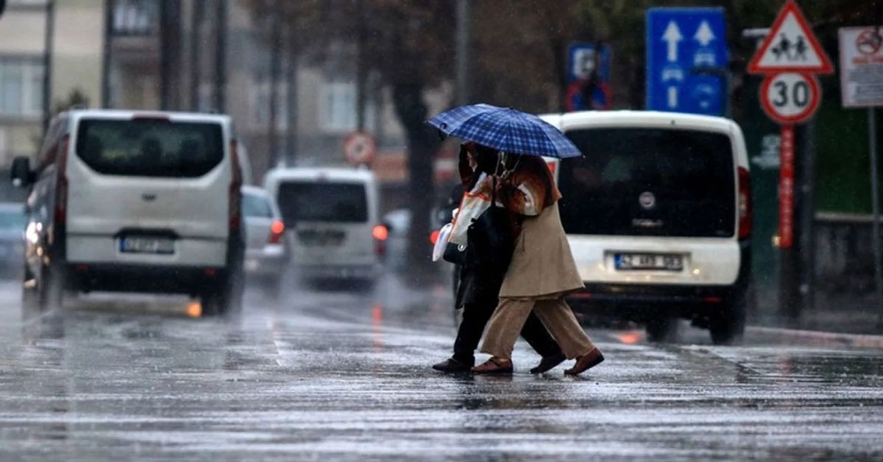Mümkünse dışarı çıkmayın: Meteoroloji’den 15 ile kuvvetli yağış ve fırtına uyarısı Mümkünse dışarı çıkmayın: Meteoroloji’den 15 ile kuvvetli yağış ve fırtına uyarısı