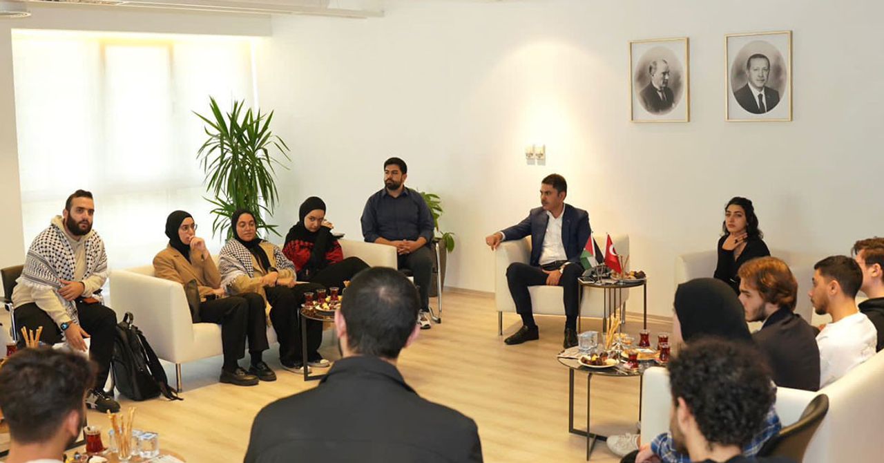 Murat Kurum Filistinli öğrenciler ile bir araya geldi Murat Kurum Filistinli öğrenciler ile bir araya geldi