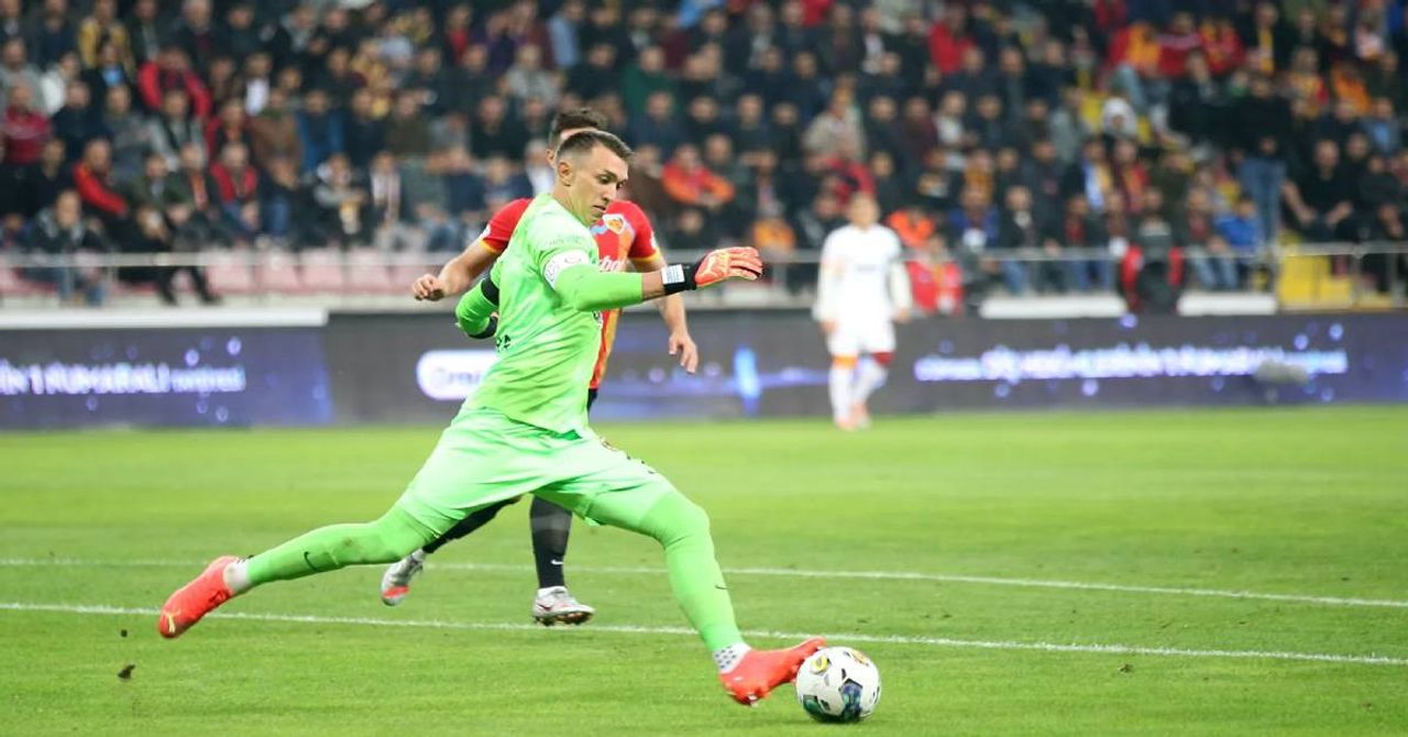 Muslera Takımdan Ayrılacak Mı Muslera Takımdan Ayrılacak Mı
