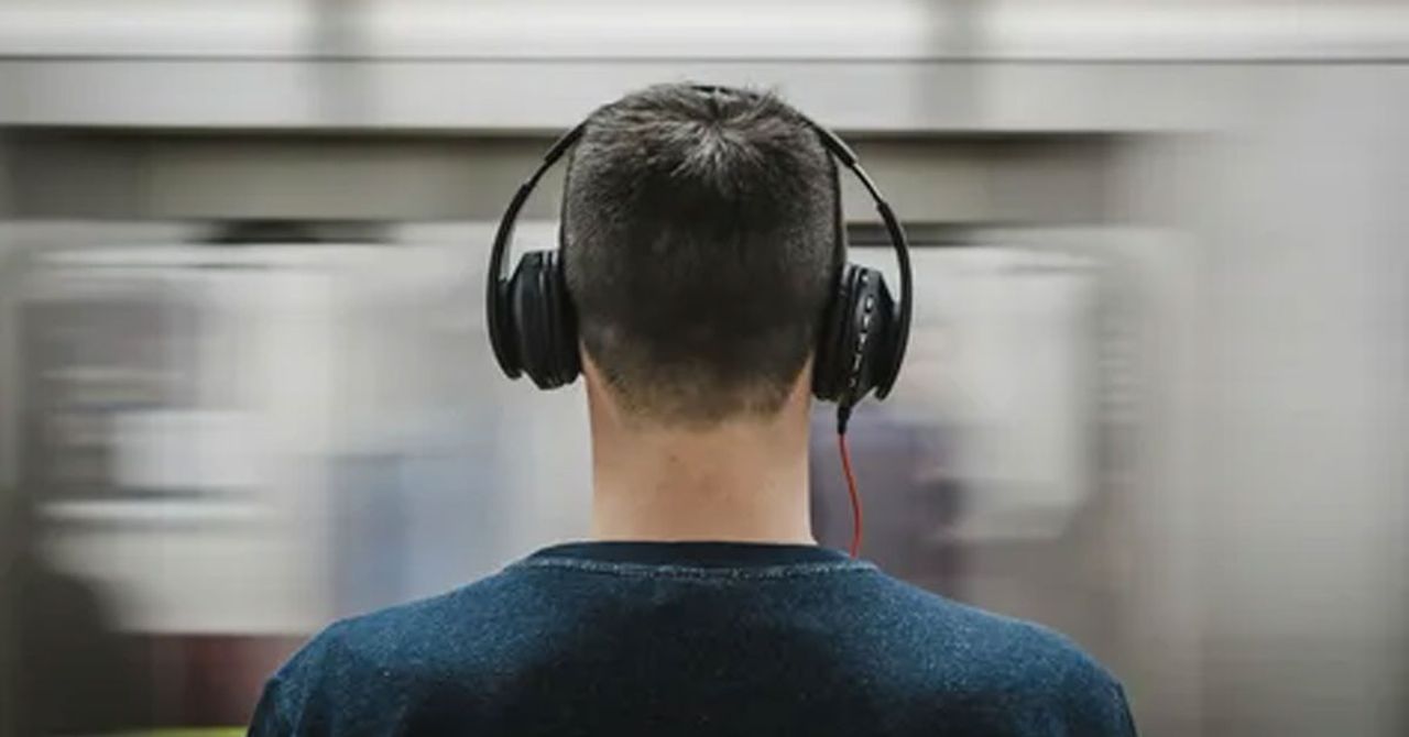 Müzik dinlerken ses seviyesine dikkat Müzik dinlerken ses seviyesine dikkat