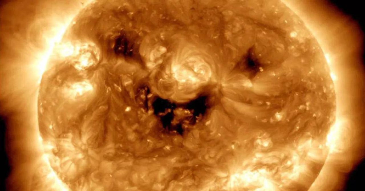 NASA Güneş Gülümseme NASA Güneş Gülümseme