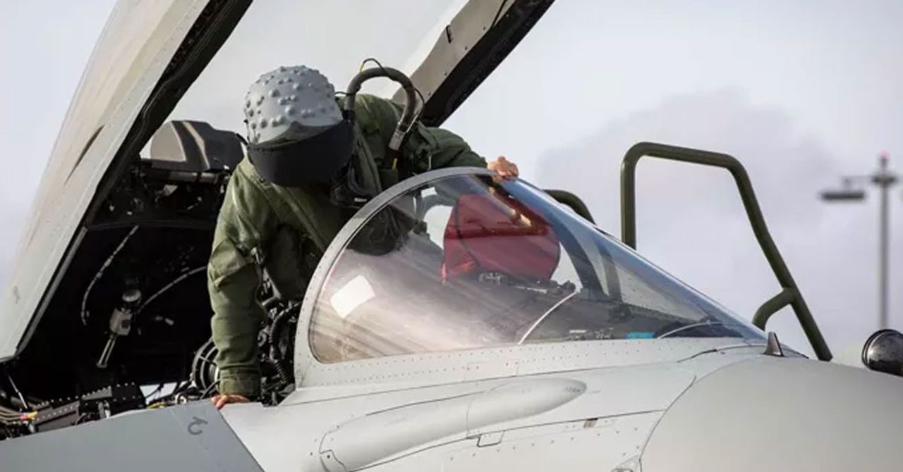 NATO tatbikatında Türk bayrağı detayı NATO tatbikatında Türk bayrağı detayı