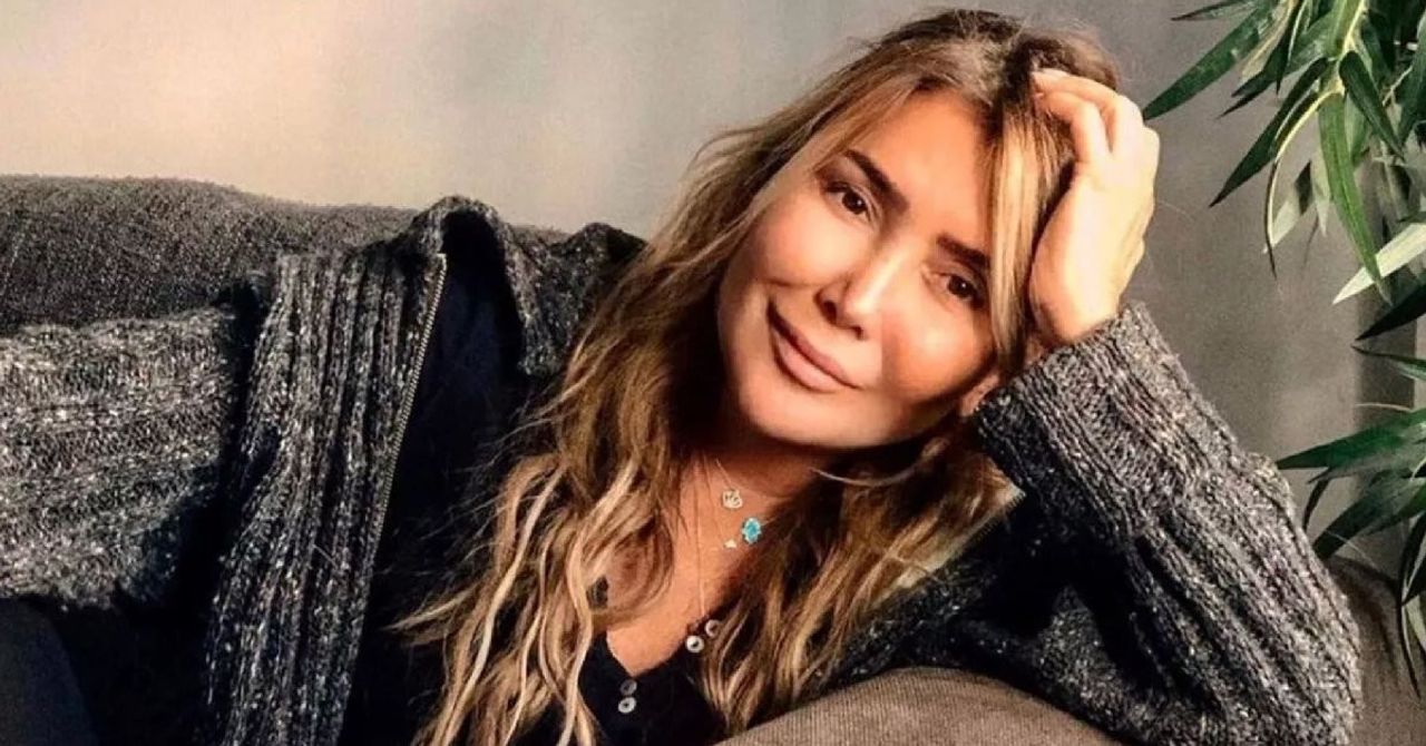 Ne yaptın Yonca Evcimik: Sahne kıyafeti beze benzetildi Ne yaptın Yonca Evcimik: Sahne kıyafeti beze benzetildi