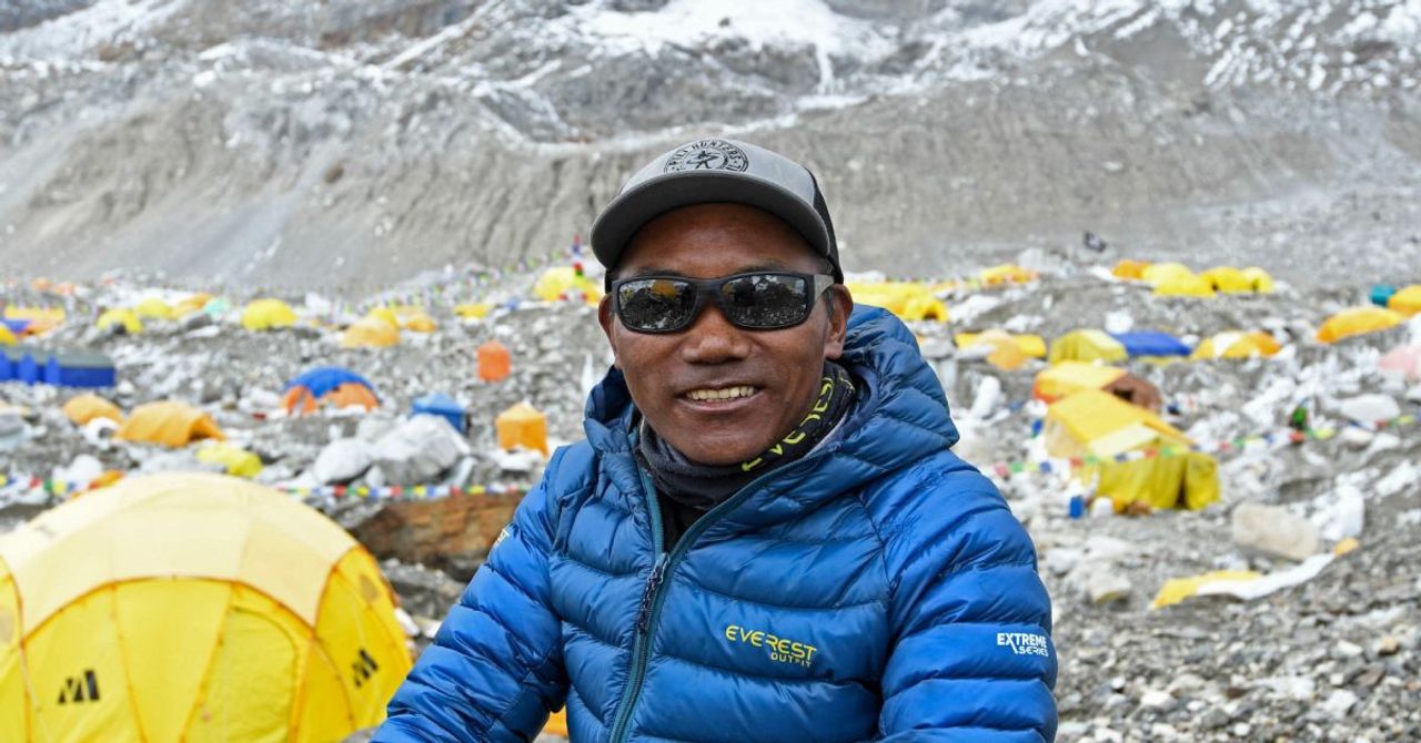 Nepalli dağcıdan kırılması zor rekor: 29. kez Everest’e tırmandı Nepalli dağcıdan kırılması zor rekor: 29. kez Everest’e tırmandı