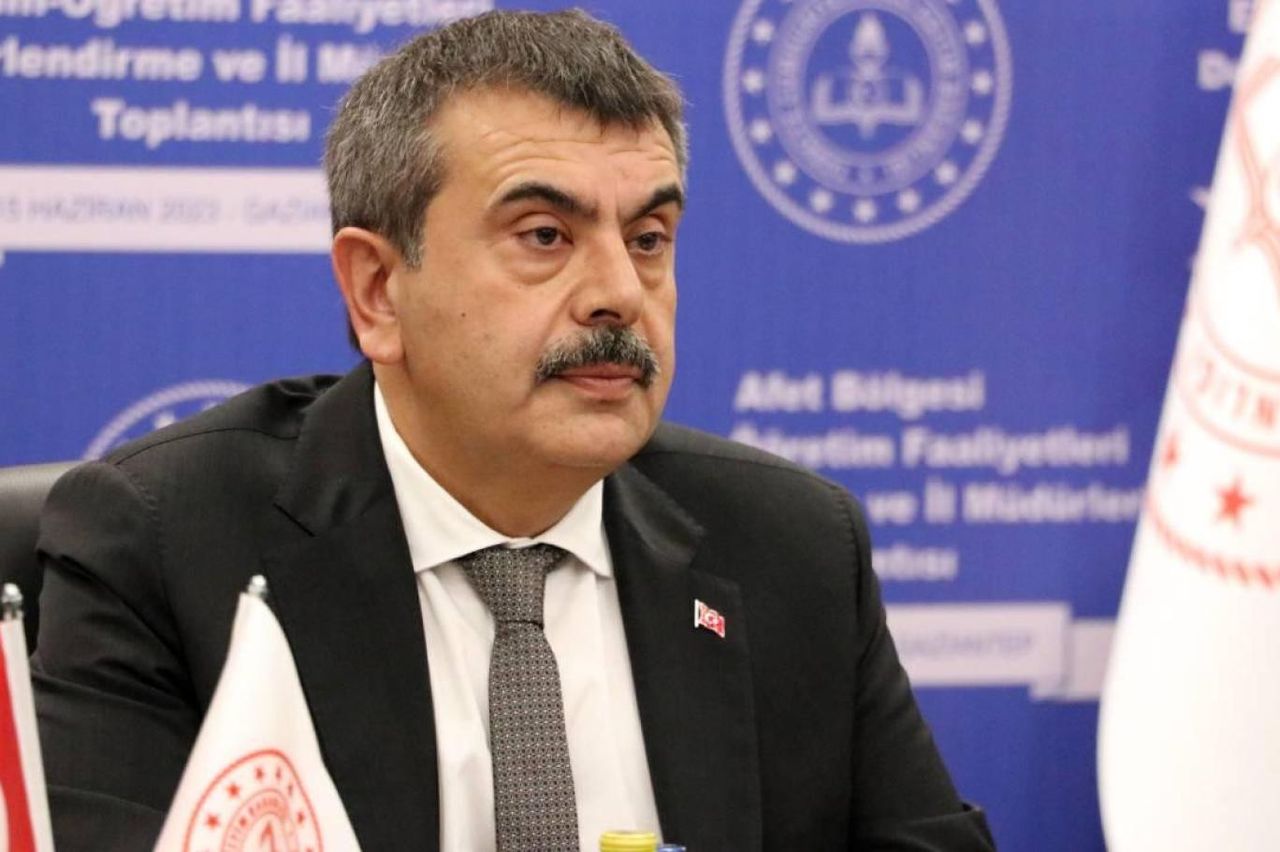 OKULLAR MI KAPANIYOR? MEB 81 ilde kapatmaya gidecek! İlkokuldan liseye kadar her kademede geçerli OKULLAR MI KAPANIYOR? MEB 81 ilde kapatmaya gidecek! İlkokuldan liseye kadar her kademede geçerli