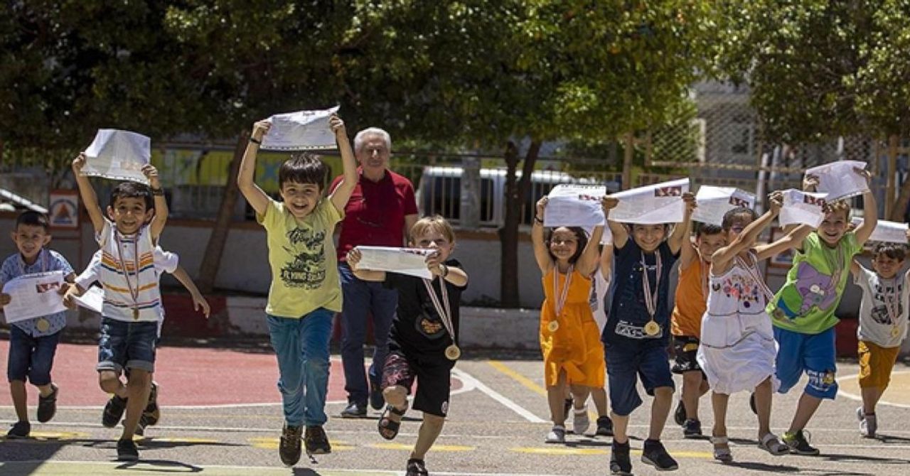 Okullarda kapanış zili bugün çalıyor: 20 milyon öğrenci için yaz tatili başlıyor Okullarda kapanış zili bugün çalıyor: 20 milyon öğrenci için yaz tatili başlıyor